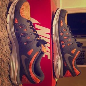 Nike dual fusion running shoes